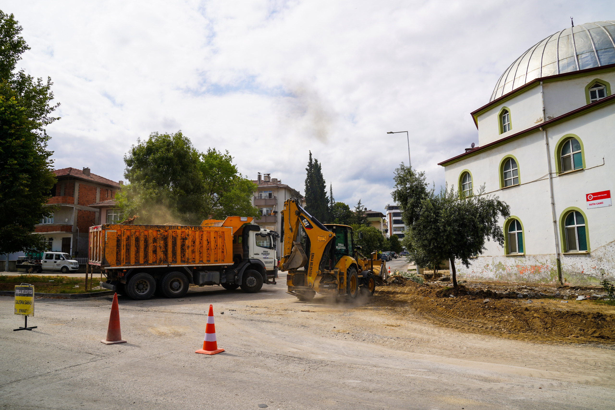 FATİH CAMİİ ÇEVRE DÜZENLEME ÇALIŞMALARI BAŞLADI